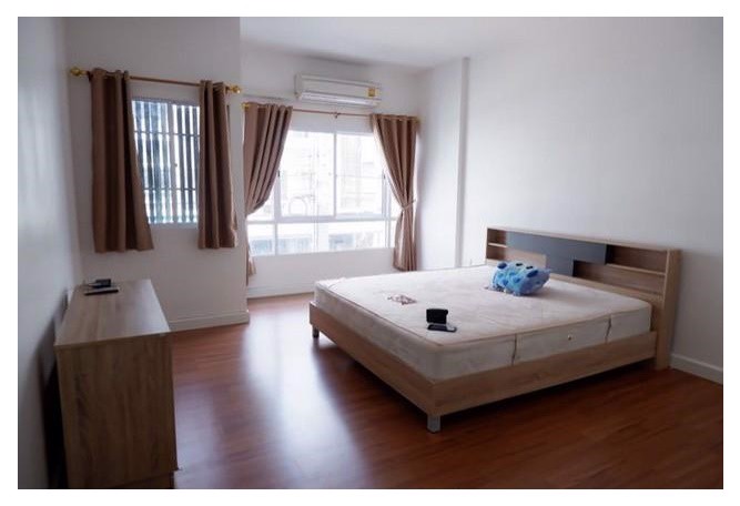 ให้เช่าทาวน์โฮม3ชั้น-18-ตรว-3-ห้องนอน-หมู่บ้านนลินอเวนิว3-รามคำแหง-14000บาท