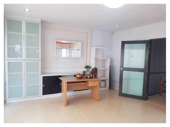 ให้เช่าทาวน์โฮม-3-ชั้น-6-ห้อง-37-ตารางวา-ซอยรัชดา19-ดินแดง-ใกล้-mrtรัชดาภิเษก-เหมาะอยู่อาศัย