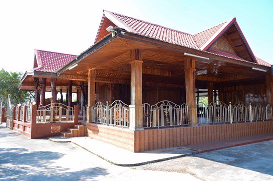 ขายด่วน-บ้านไม้แท้ทั้งหลัง-ทรงค่าน่าอยู่-ชานเมือง-ชัยภูมิ-บนเนื้อที่-เกือบสี่ไร่