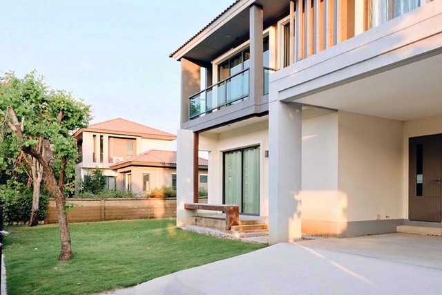 เช่าบ้านเดี่ยว2-ชั้นในหมู่บ้านฮาบิเทีย-พาร์ค-เทียนทะเล28-แขวงแสมดำ-100ตรว-149ตรม-3นอน-3น้ำ-25000