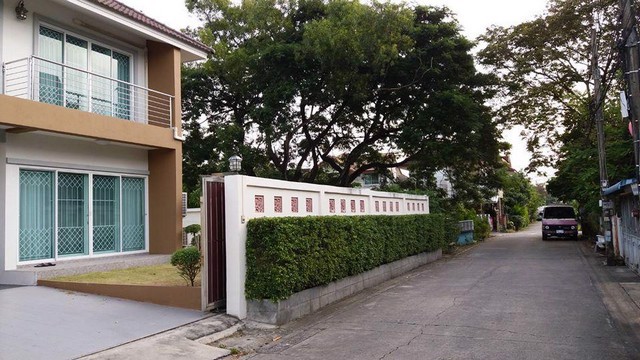 ให้เช่าบ้านเดี่ยว-2ชั้นย่านสุขาภิบาล5-รามอินทรา-ใกล้ทางด่วน-บ้านพร้อมอยู่-4นอน-3น้ำ-45000-บาท-ต