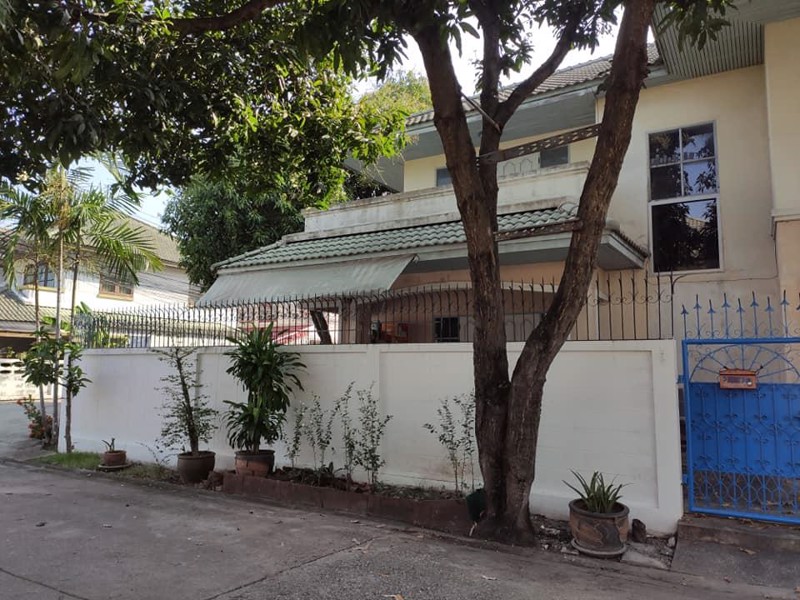 ขายบ้านเดี่ยวโซนเลียบด่วนรามอินทรา-เกษตรนวมินทร์-หมู่บ้านทองสถิตย์-หลังมุม-5890000-บาท