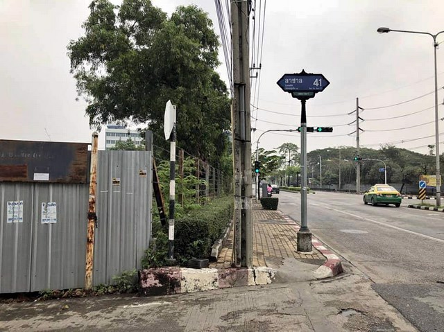 ขายที่ดิน-ในซอยลาซาล41-เนื้อที่-401-ตารางวา-ขายราคา-30-ล้านบาท