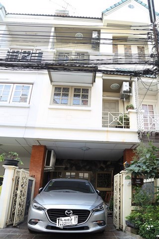 ขายทาวน์โฮม-3ชั้น-หมู่บ้านเกตุนุติเชอมิเน่-เลียบทางด่วน-เอกมัย-รามอินทรา-ซอยลาดพร้าว-87-ขาย-335000