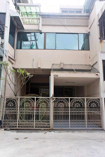 ให้เช่าทาวน์เฮ้าส์สุขุมวิท38-ใกล้รถไฟฟ้าบีทีเอส-4ชั้น-3นอน-4น้ำ-ให้เช่า-65000-ต่อเดือน