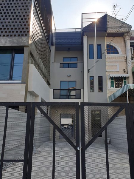 ให้เช่าทาวน์โฮม-โฮมออฟฟิศกลางเมืองลาดพร้าว-3ชั้น-31ตรว-180ตรม-4นอน-3น้ำ-30000ต่อเดือน