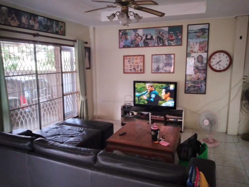 ขายบ้านเดี่ยวพร้อมที่ดินหมู่บ้านเศรษฐกิจtel064-9516296099-0476444