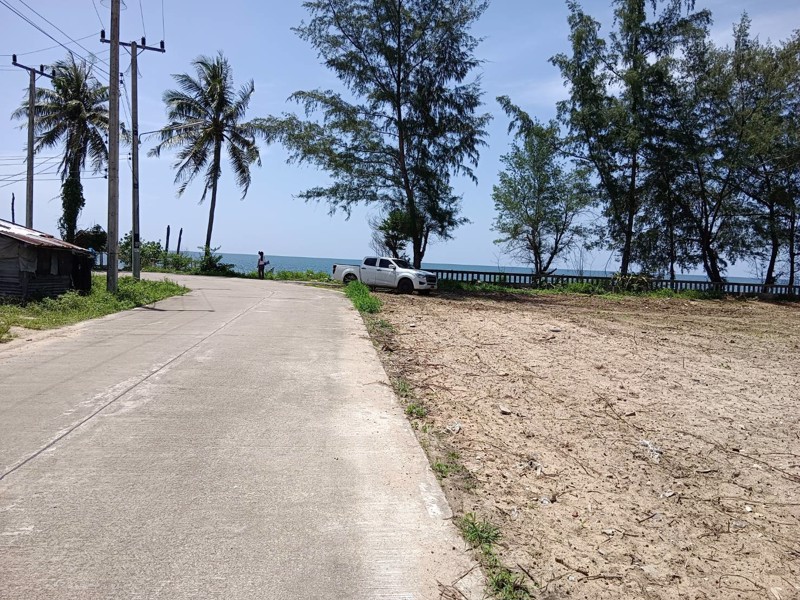 ขายด่วน-ที่ดิน-ติดทะเล-เดินลงหาดได้เลย-ตำบลธงชัย-ประจวบคีรีขันธ์