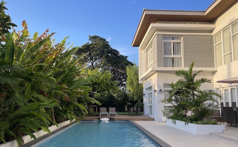 [House for sale in Windmill park.] New Detached house, Private swimming pool, patio, deck, garden.