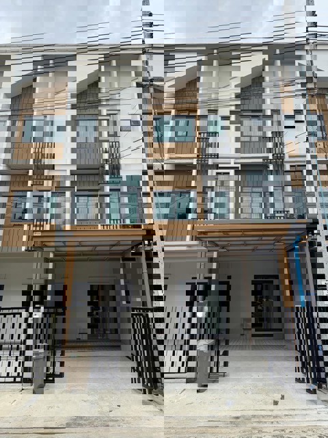 ให้เช่าทาวน์โฮม-3-ชั้น-plex-อ่อนนุช-วงแหวน-ตรงข้าม-jas-green-village-ใกล้เมกาบางนา-เดินทางสะดวก