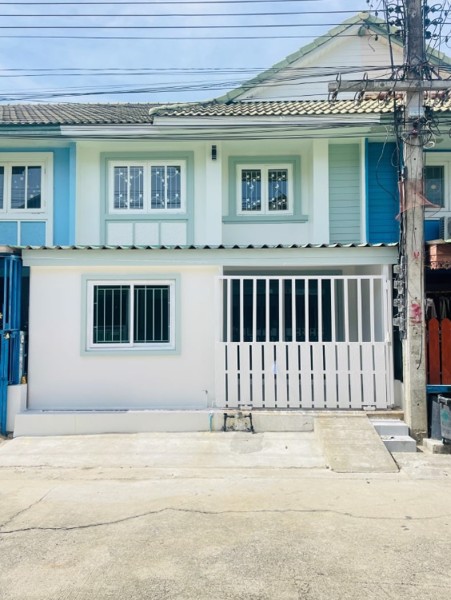 ขายด่วน ขายถูก บ้านรีโนเวทใหม่ เหลือเพียง 1.55 ล้าน รีบจองด่วนเลยครับ