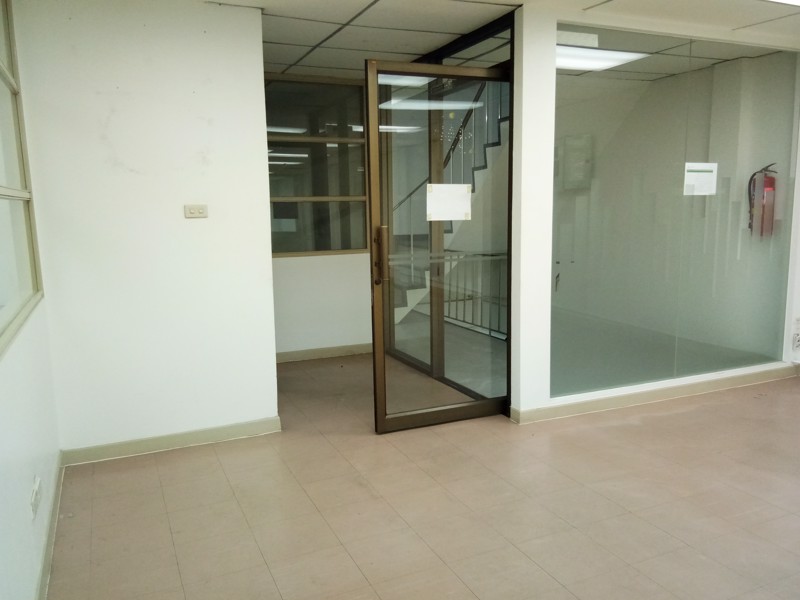 ให้เช่า สำนักงาน ใกล้ BTS อุดมสุข เพียง 150 เมตร ขนาดพื้นที่ 180 ตร.ม. ติดถนนสุขุมวิท