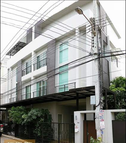 ทาวน์โฮม 3 ชั้นครึ่ง