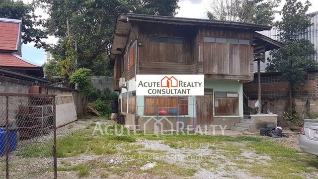 ขายบ้านพร้อมที่ดินใจกลางเมือง-ถช้างม่อย-จเชียงใหม่-ขนาด-130-ตรว-2-นอน-2-น้ำ-ใกล้ประตูท่าแพ