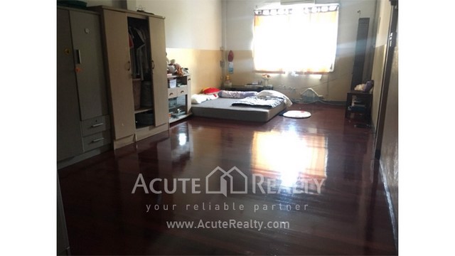 ขายอาคารพาณิชย์-ติดถนนหลัก-ในคูเมืองเชียงใหม่-ขนาด-34-ตรว-4-นอน-3-น้ำ-ทำเลดีมาก