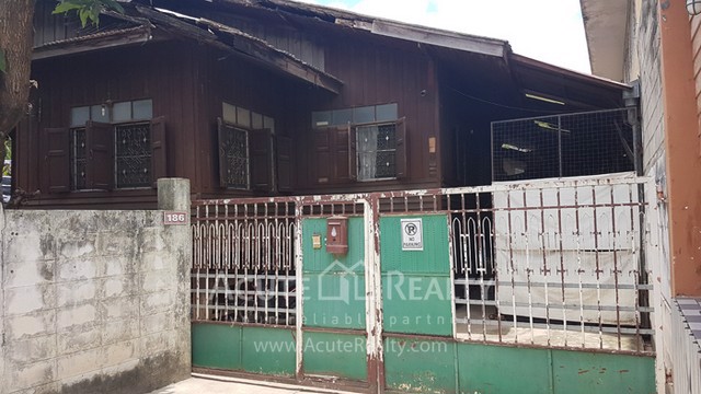 ายบ้านพร้อมที่ดิน-ย่านไนท์บาร์ซ่า-จเชียงใหม่-ทำเลดีมาก-ด้านหลังซอยเป็นตลาดน้ำปิง-ขนาด-84-ตรว