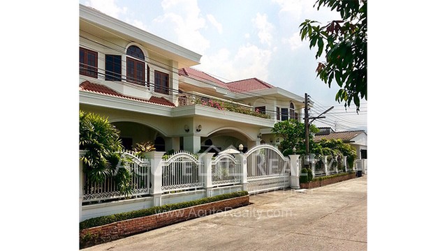 บ้านหรูใจกลางเมืองพร้อมที่ดินทำเลทอง-ขนาด-208-ตรว-8-นอน-7-น้ำ-ใกล้สนามกอล์ฟลานนา-จเชียงใหม่