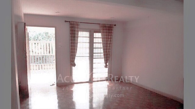 ขายทาว์นเฮ้าส์หลังมหาวิทยาลัยเชียงใหม่-ขนาด-31-ตรว-3-นอน-2-น้ำ-ทำเลดี-ย่านธุรกิจ