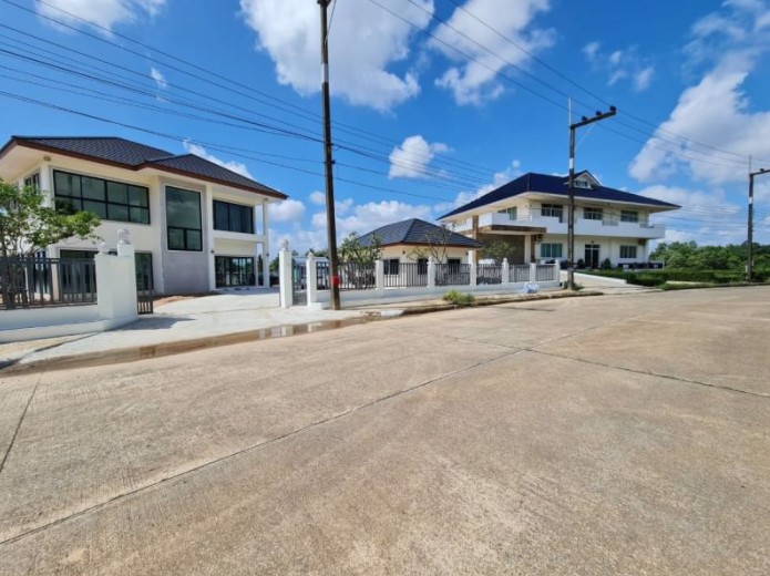 ขาย-บ้านเดี่ยวสุดหรู-บรรยากาศรีสอร์ต-พร้อมที่ดิน-315-ตรว-หนองบัว-จันทบุรี