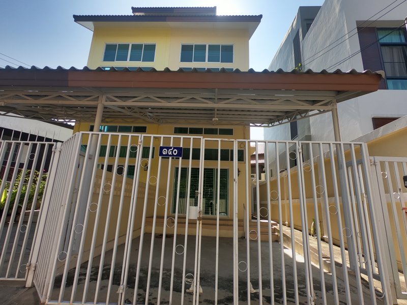 ขายทาวน์เฮ้าส์สุขุมวิท-71-ใกล้โรงเรียนโรงเรียนนานาชาติเซนต์แอนดรูว์ส-และบีทีเอสพระโขนง