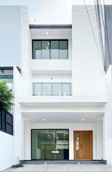 ขาย-โฮมออฟฟิศโมเดิร์น-ubiq-home-office-sukhumvit-onnut-ซอยอ่อนนุช-12-ใกล้-bts