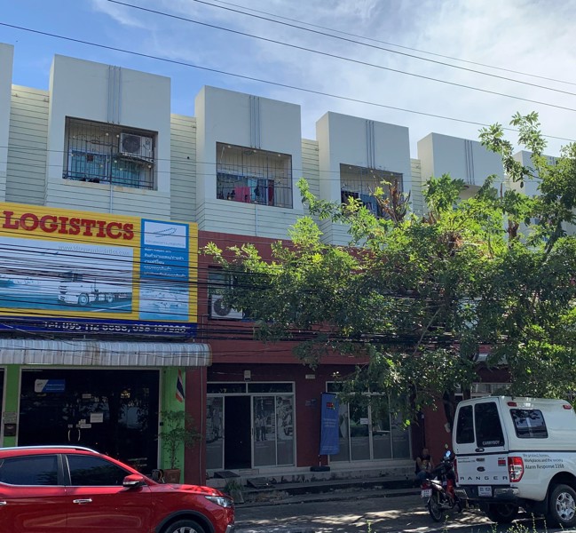 อาคารพาณิชย์ให้เช่า-2-คูหา-ทะลุติดกัน-3-ชั้น-ตลาดสี่มุมเมือง-แหลมฉบัง-ชลบุรี-ห่างถนนสุขุมวิท-150