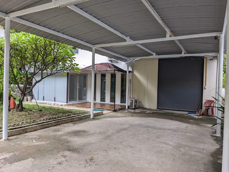 บ้านให้เช่า พร้อมโรงรถขนาดใหญ่ /สำนักงานให้เช่า/Home office พร้อมโกดัง