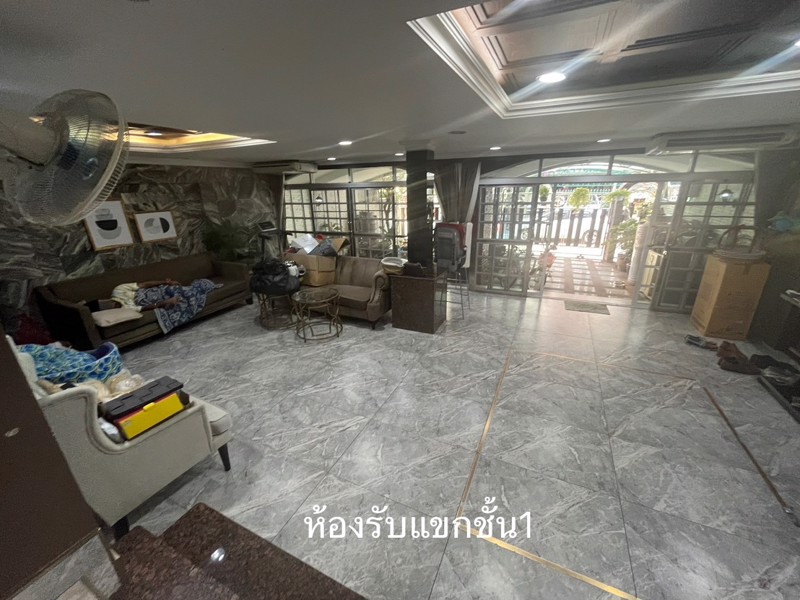 บ้านทาวน์เฮ้าส์-5-ชั้น-ใจกลางสุขุมวิท-ให้เช่า-ขาย-ตกแต่งหรูหรา-ซอยสุขุมวิท-10