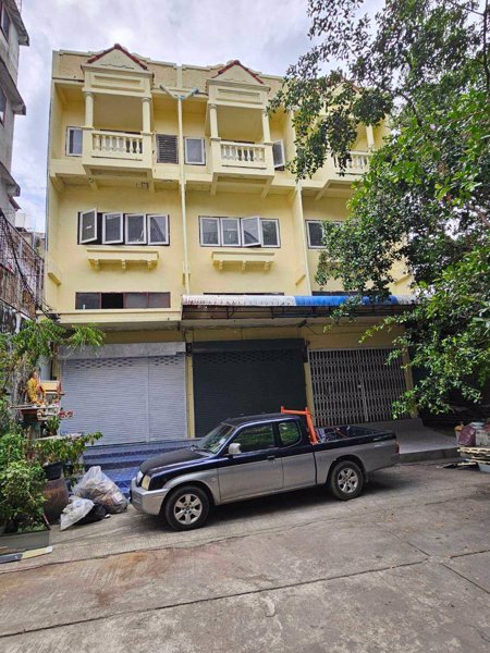 ขายด่วน-อาคารพาณิชย์-ตึกแถว-หมู่บ้านศรีเพชร-สูง3-ชั้นครึ่งมีดาดฟ้า-รวม3คูหา-72-ตารางวา