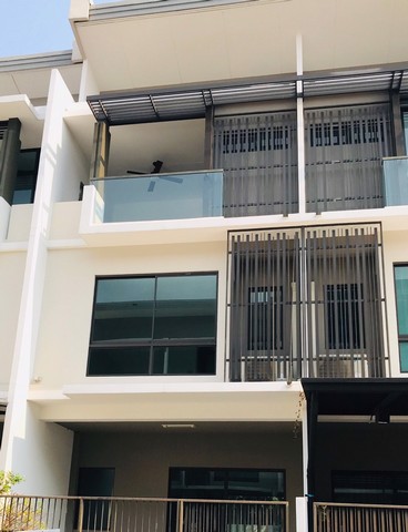 ขาย-ทาวน์เฮ้าส์-เดอะ-แลนด์มาร์ค-เอกมัย-รามอินทรา-บ้านใหม่-ยังไม่เคยเข้าอยู่