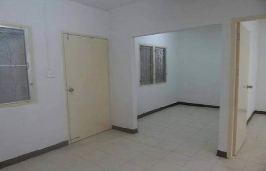 ด่วน-ห้องว่างเอื้ออาทรปัญญารามอินทราให้เช่า-ชั้น1ห้องหัวมุม-มีแอร์-3000บาท