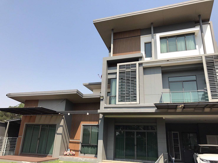 ขายและให้เช่าบ้านเดี่ยวโมเดิร์น-3-ชั้น-นาราสิริไฮด์อเวย์โยธินพัฒนา-3-หลังมุม-โครงการคุณภาพของแสนสิริ