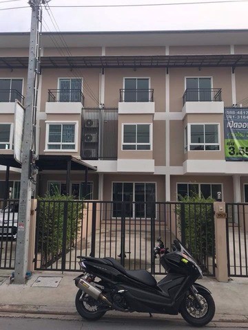 ให้เช่าทาวน์โฮม-3-ชั้น-ซอยรามอินทรา-8-เข้าไปเพียง-800-เมตร-ใกล้เซ็นทรัลรามอินทรา