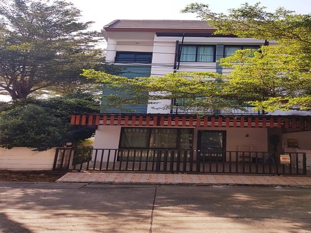 kr-050-ให้เช่าทาวน์โฮม-3-ชั้น-หมู่บ้านอารียา-โมวา-เกษตร-นวมินทร์-เหมาะอยู่อาศัย