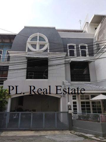 kr-108-ให้เช่าทาวน์โฮมขนาดใหญ่-4-ชั้น-เอกมัย12