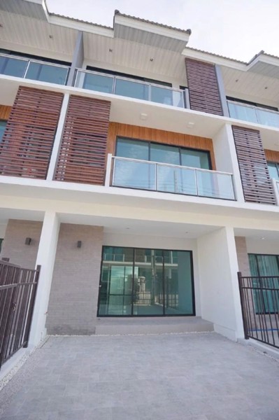 kr-129-ให้เช่าทาวน์โฮม-3-ชั้น-โครงการศุภาลัย-เอสเซ้นส์-ลาดพร้าว-107-ย่านลาดพร้าว