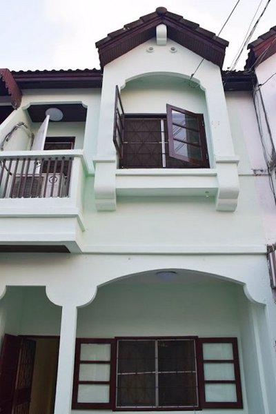 ขายทาวส์เฮ้าส์-2-ชั้น-หมู่บ้านยิ่งโอฬารวิลล่า-สนามบิน-ดอนเมือง-ติดถนนวิภาวดีรังสิต