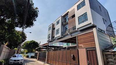 ทาว์โฮมส์สร้างใหม่-3-ชั้น-38-ตรว-ใกล้บิ๊กซี-ลาดพร้าว-ซอยลาดพร้าว-25-ราคาต่อรองได้