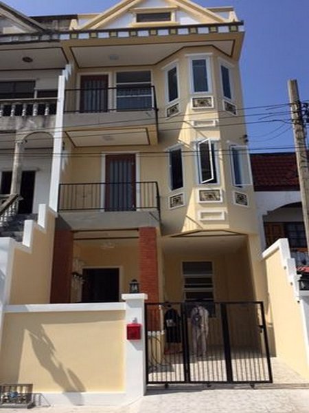 l378-ขาย-หรือให้เช่า-ทาวน์โฮม-3-ชั้น-เล่นระดับ-ซอยรามคำแหง166-ตรงข้ามตลาดน้ำขวัญเรียม-ใกล้รถไฟฟ้า