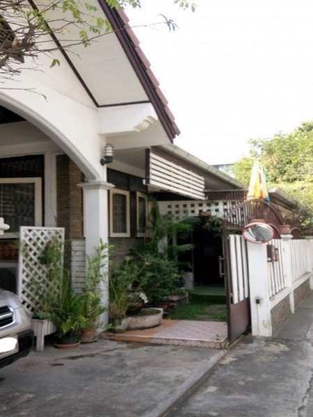 ขายบ้านเดี่ยวชั้นเดียว-48-ตรวา-4-ห้องนอน-ซสุคนธสวัสดิ์-3-พร้อมอยู่-ติดสตรีวิทย์-2