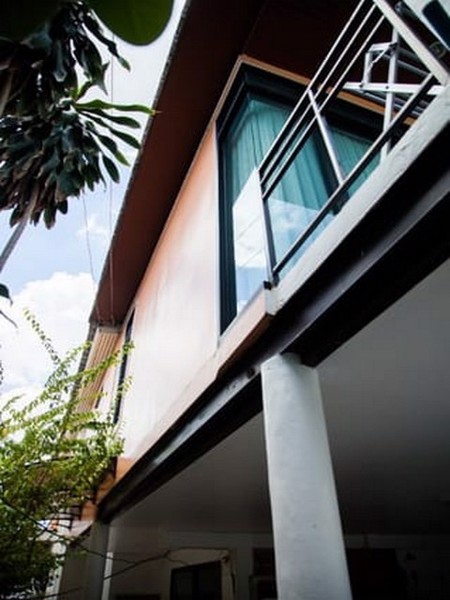 ขายบ้านแฝด-48-ตรว-5-ห้องนอน-โชคชัย4-ตกแต่งใหม่-พร้อมอยู่