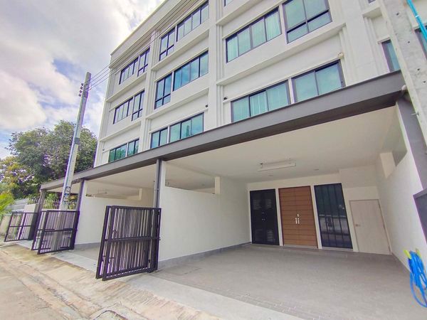 ให้เช่า-ทาวน์โฮมluxury-modenr-ซอยเสริมสุขใกล้ทางด่วน