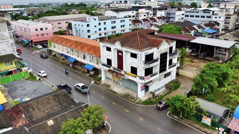 ขายด่วน-ตึก-3-ชั้น-4-คูหา-อ้อมน้อย-ทำเลทอง