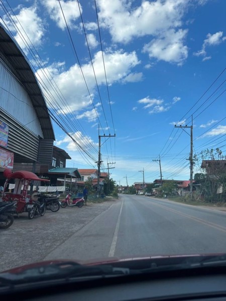 ขายบ้านพร้อมที่ดินบ้านผักบุ้ง-53ตรวโฉนด-ติดถนนคอนกรีต2ด้าน