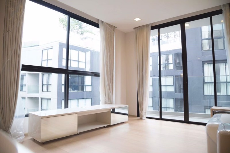 LIV@49 คอนโดใหม่เอี่ยมต้นสุขุมวิท49 ไม่เคยปล่อยเช่า เป็น LUXURY CLASS CONDO 75 ตรม Fully furnished