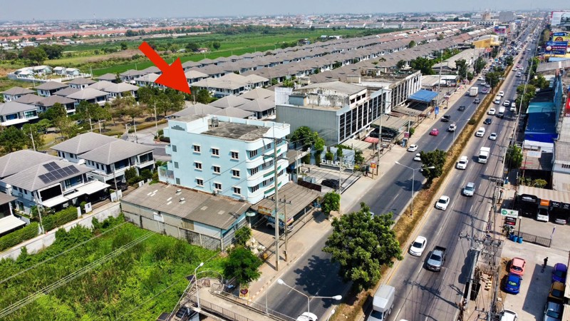 ขายตึก-4-ชั้นครึ่ง-ทำเลทอง-ติดถนนลำลูกกา