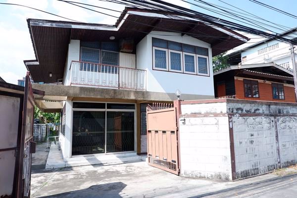 ขายบ้านเดี่ยว-2-ชั้น-74-ตารางวา-ในซอยอารีย์สัมพันธ์-8-ใกล้สถานีไฟฟ้า-bts-อารีย์