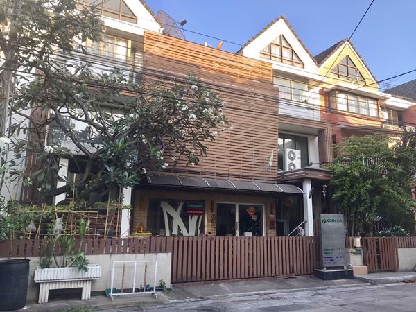 ขายโฮมออฟฟิต-3-ชั้น-2-หลัง-หมู่บ้านทาวน์-อิน-ทาวน์-อยู่แล้วเฮง-ถูกหลักฮวงจุ้ย