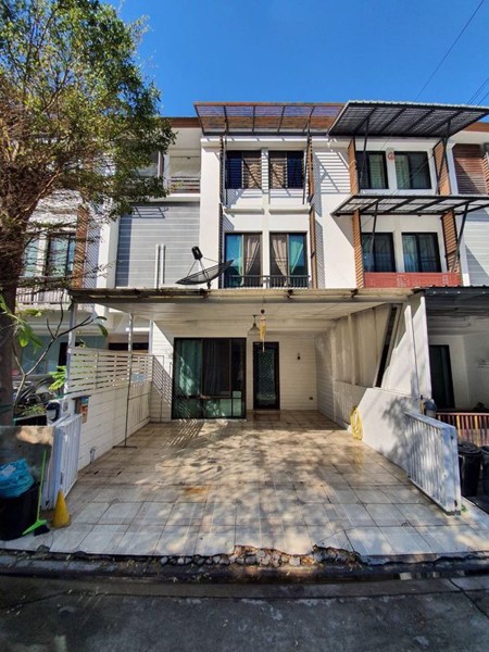 ขายบ้านทาวน์โฮม-3-ชั้น-หมู่บ้านอารียา-เกษตรนวมินทร์-ลาดปลาเค้า
