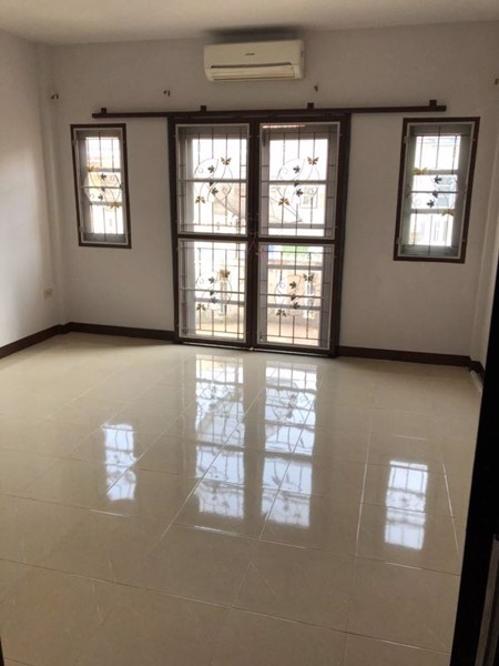 ทาวน์เฮ้าส์ให้เช่า-6500-บาท-เพชรเกษม-ซอย-55-2-หมู่บ้านเพชรเกษม-2-มี-2-ชั้น-2-ห้องนอน